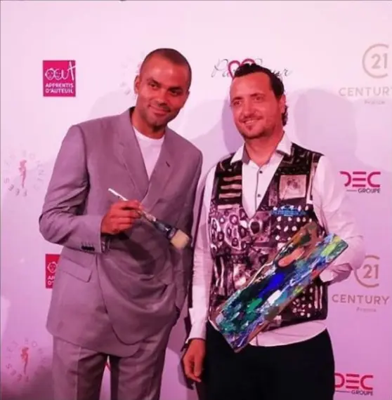 Tony Parker et Rémi Bertoche posant ensemble lors d’un événement